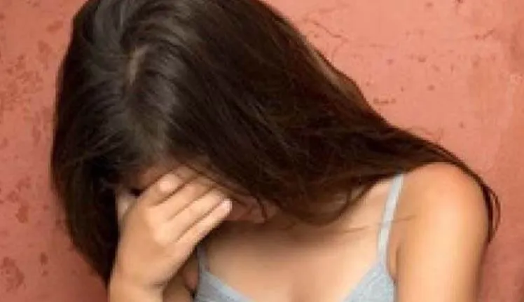 15 साल की लड़की को थी ये आदत, बदले में होता था यौन शोषण, 4 गिरफ्तार