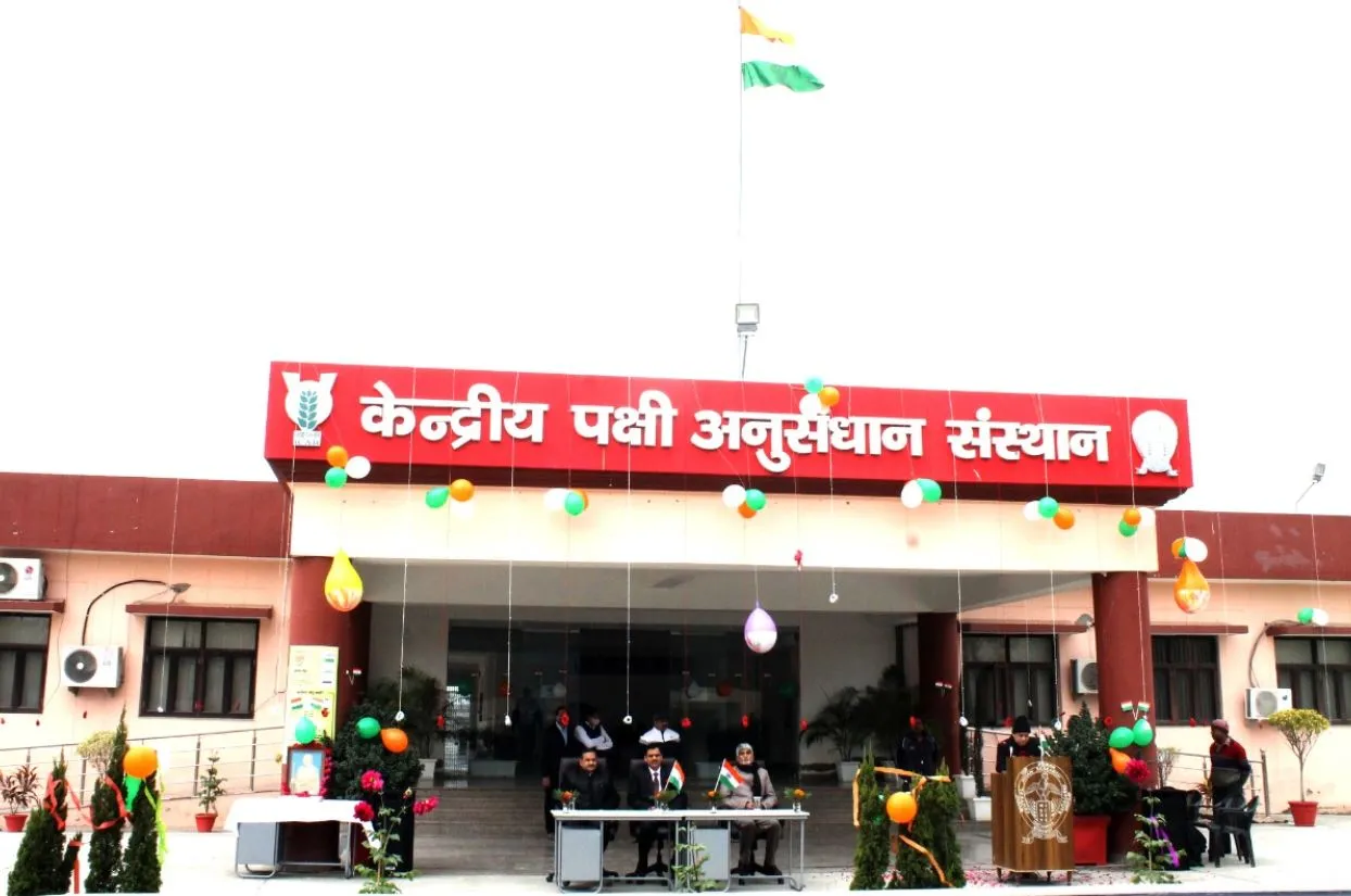 बरेली: सीएआरआई इज्जतनगर में गणतंत्र दिवस पर किया गया ध्वजारोहण