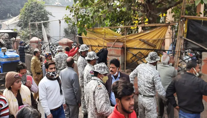 बरेली: जिला अस्पताल रोड पर अतिक्रमण हटाने के दौरान हंगामा