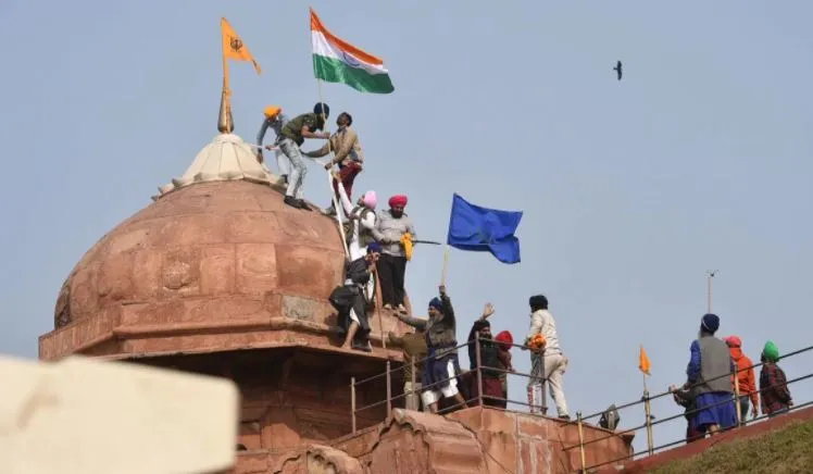 गणतंत्र दिवस हिंसा: फॉरेंसिक विशेषज्ञों की टीम लालकिला पहुंची