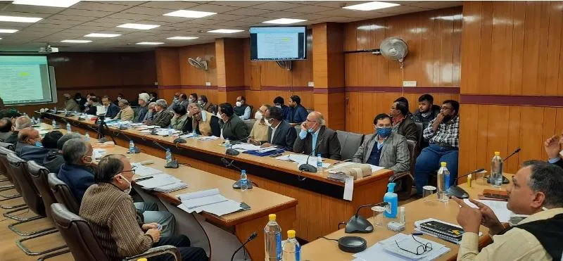 लखनऊ: तीन महीने में सड़क निर्माण पूरा करने के निर्देश