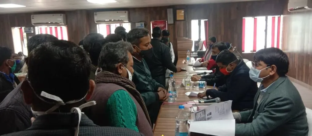 लखनऊ: समाधान दिवस पर एडीएम और एसडीएम ने सुनी जनता की फरियाद