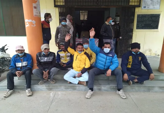 मुरादाबाद: धरने पर बैठे सफाईकर्मी, आंदोलन की दी चेतावनी