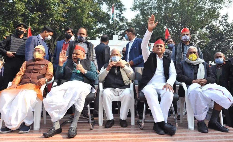 लखनऊ: मुलायम सिंह यादव ने देशवासियों को दी नये साल की बधाई, कार्यकर्ताओं को एकजुट होने का संदेश