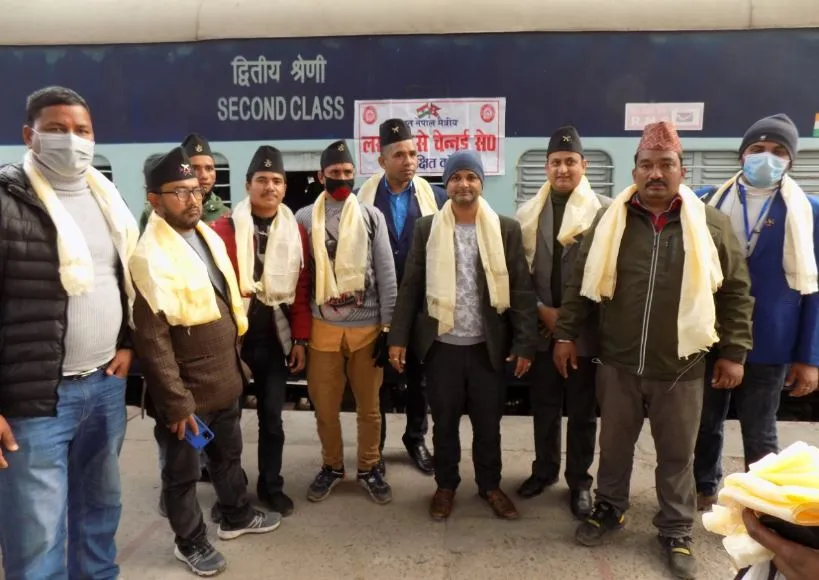 लखनऊ: ट्रेन से भेजे गए 100 नेपाली नागरिक
