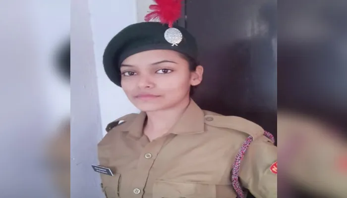 बरेली: जेब खर्च से गरीबों के लिए भोजन का प्रबंध कर रही निधि