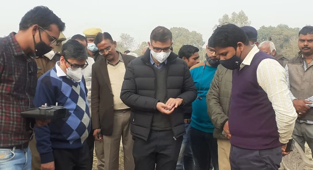 बाराबंकी: घरौनी बनाने के कार्यों का मंडलायुक्त ने किया निरीक्षण