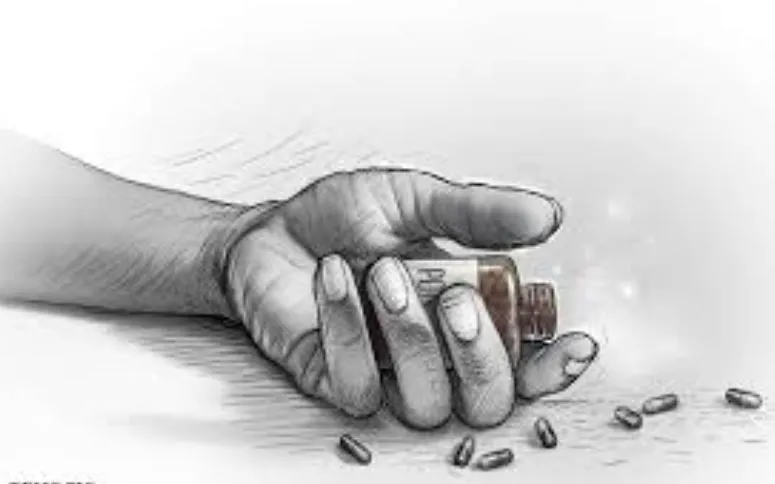 बदायूं: पुलिस पकड़ने आई तो हिस्‍ट्रीशीटर ने विषैला पदार्थ खाकर जान दी