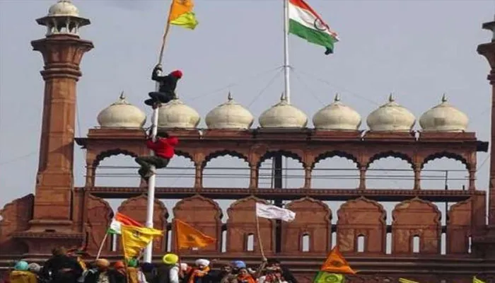 ट्रैक्टर परेड हिंसा: पुलिस ने 22 FIR कीं दर्ज, सीसीटीवी फुटेज से आरोपियों की कर रही पहचान