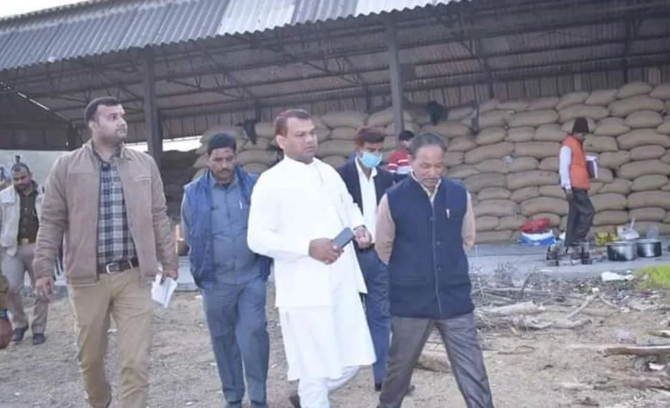 अमेठी: राज्यमंत्री सुरेश पासी ने किया धान क्रय केन्द्रों का निरीक्षण, अधिकारियों को दिए ये निर्देश