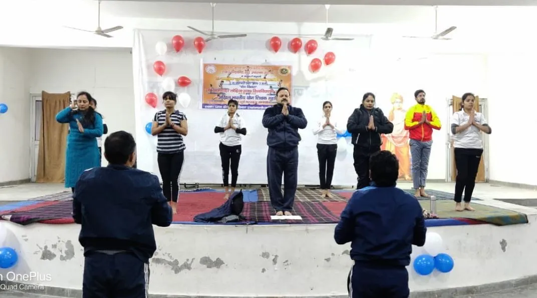 अयोध्या: अवध विश्वविद्यालय में सामूहिक सूर्य नमस्कार कर मनाई मकर संक्रांति, बताए इसके फायदे