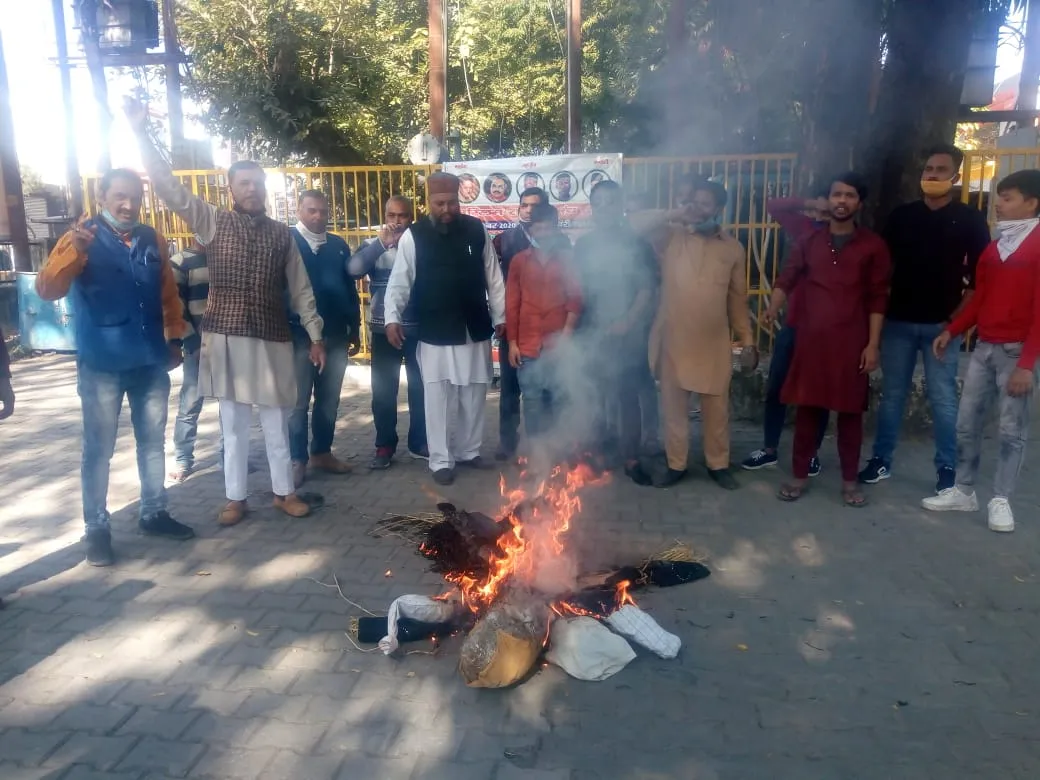 हल्द्वानी: भारत विरोध बयान देने पर भड़का मंच