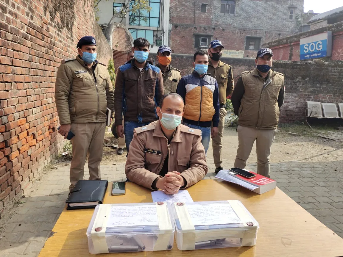 काशीपुर: छह तमंचों और जिंदा कारतूसों के साथ दो गिरफ्तार
