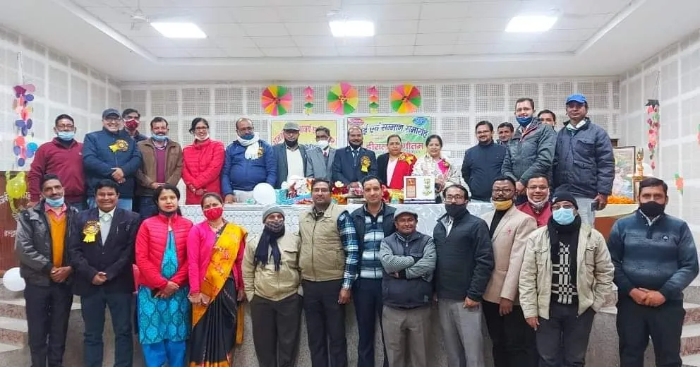 हल्द्वानी: जिला शिक्षा अधिकारी माध्यमिक हीरा लाल गौतम को दी विदाई