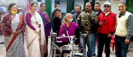 हल्द्वानी: व्हीलचेयर पाकर दिव्यांगों के खिले चेहरे