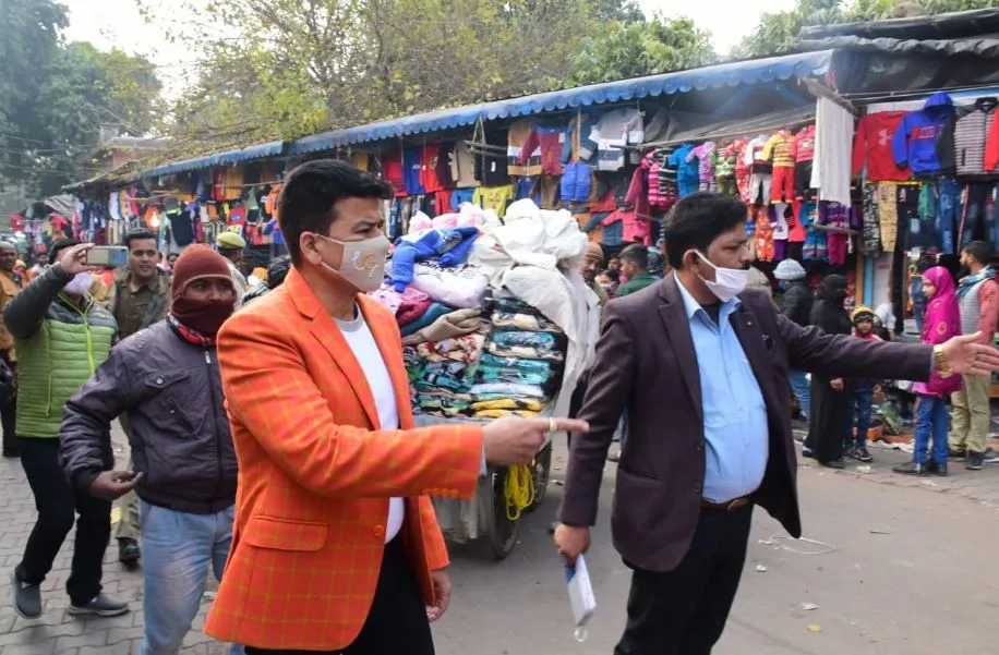 बरेली: अतिक्रमण हटाने के दौरान मेयर और अधिकारियों से भिड़े व्यापारी