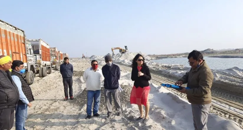 लखनऊ: खनन कार्यों की निगरानी के लिए लगवाए जायेंगे पीटी जेड कैमरे