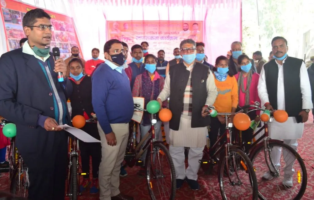 अयोध्या: योजनाओं को लाभ दिलाने के लिए श्रम विभाग ने आयोजित किया पंजीकरण कार्यक्रम
