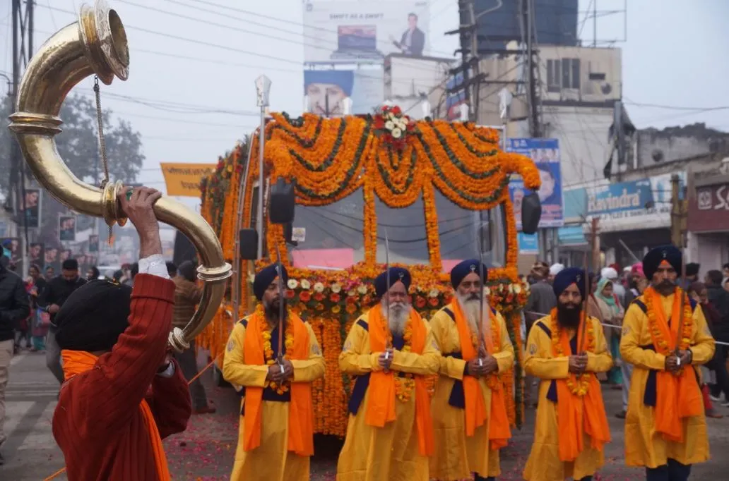 बरेली: गुरु के प्रकाश से रोशन हुआ आस्था का दरबार