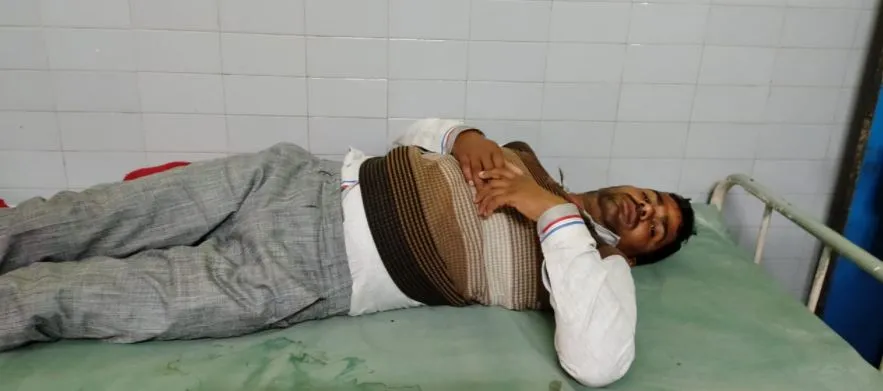 बाराबंकी: बकाया बिल जमा करने को कहा तो बिजली कर्मियों पर बोला हमला
