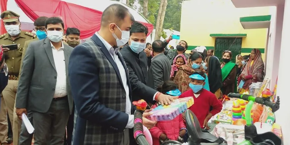 लखनऊः कुपोषण सबसे बड़ा श्राप, गर्भवती महिलाओं व बच्चों के पोषण का रखें ध्यान- जिलाधिकारी