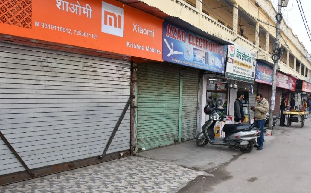 बरेली: नहीं भरा टैक्स, शहनाई बरातघर समेत कई दुकानें सील