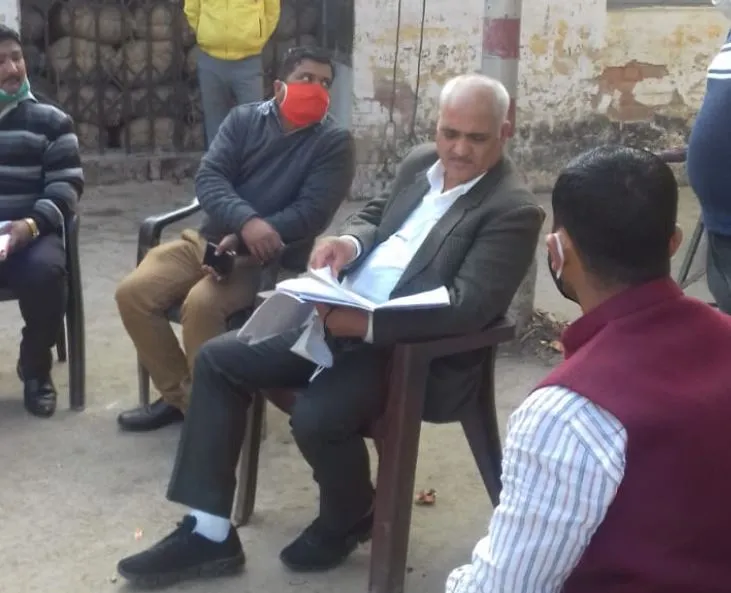 लखनऊ: अपर जिलाधिकारी सिविल सप्लाई ने धान क्रय केंद्रों का निरीक्षण किया