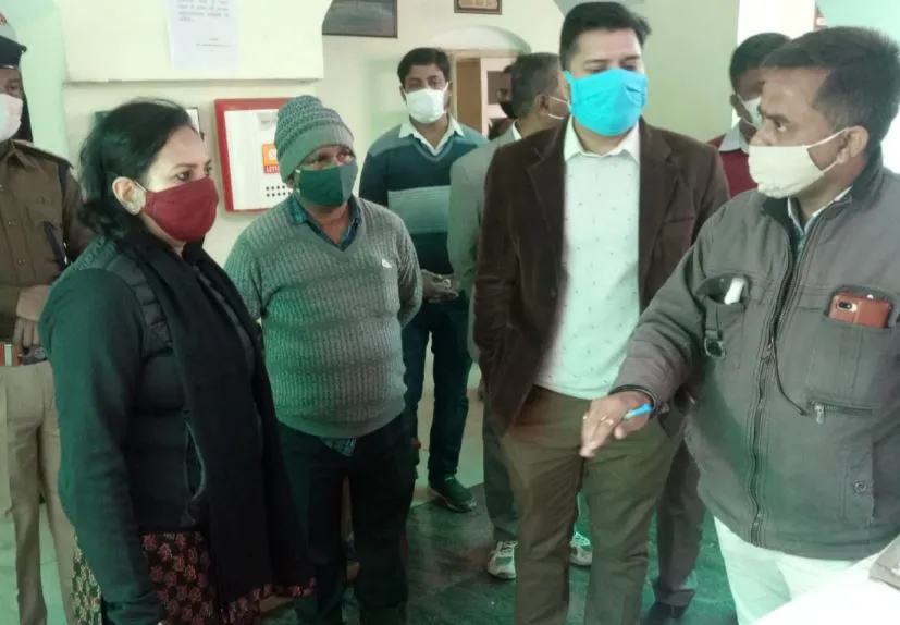 पूर्वोत्तर रेलवे की डीआरएम ने किया लखनऊ सीतापुर रेलखंड का निरीक्षण