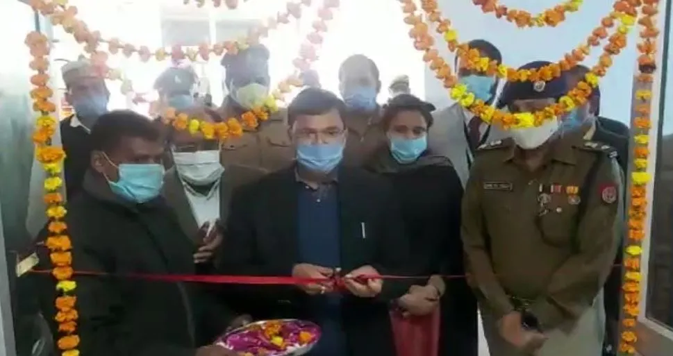 अमेठी: जिला अस्पताल में जिलाधिकारी ने किया कोविड-19 टीकाकरण का आरंभ