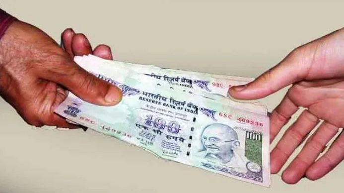 बरेली: कन्या सुमंगला योजना के फार्म के नाम पर अवैध वसूली कर रहे केंद्र