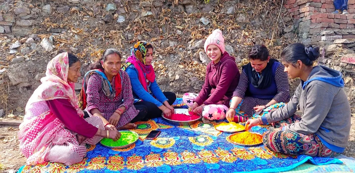 हल्द्वानी: अबकी बार होली में गालों पर दिखेगी हर्बल रंगों की लाली