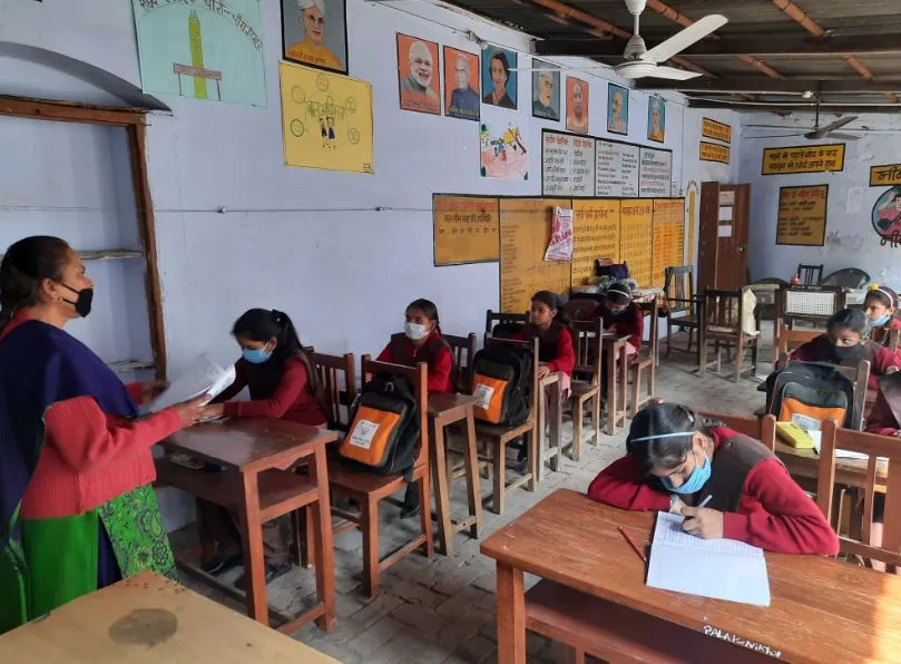 बरेली: 11 महीने बाद स्कूलों में लौटी रौनक, कम पहुंचे बच्चे