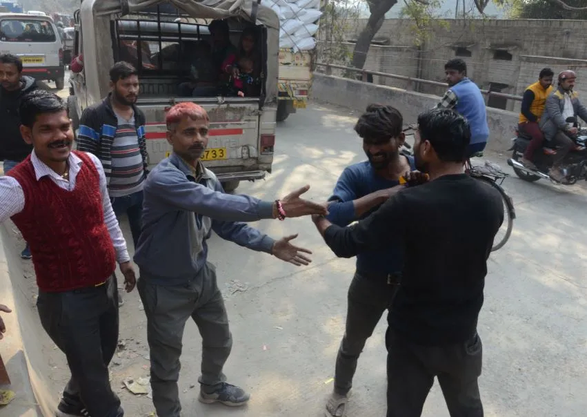 बरेली: चौपुला चौराहे का ब्लॉक हटा, सवारियों को लेकर मारपीट