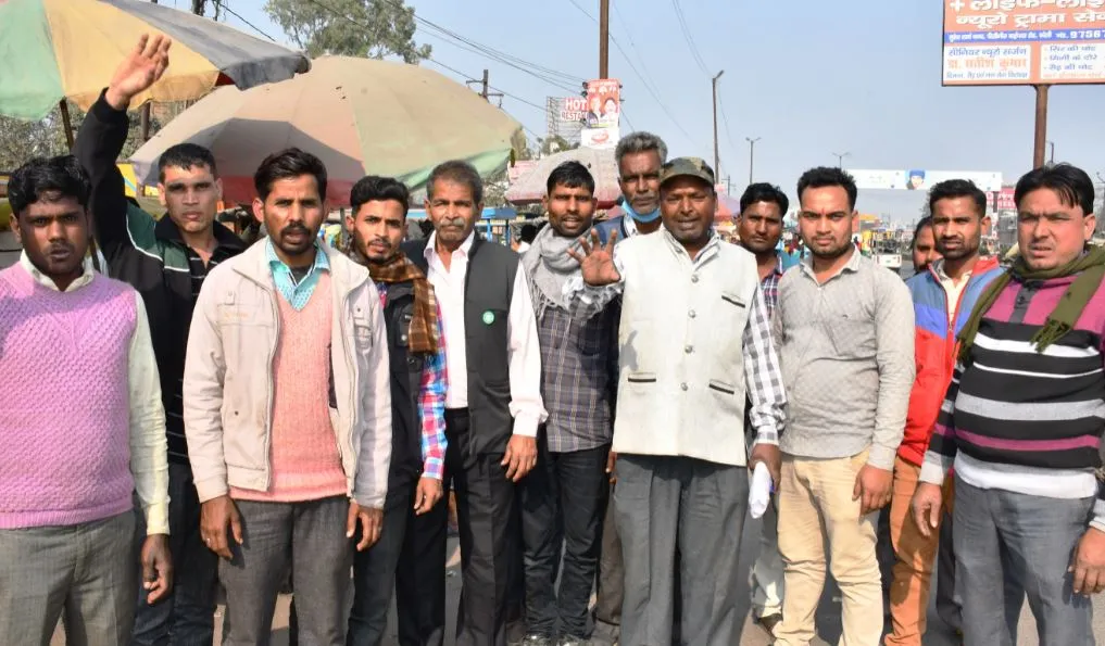 बरेली: सवारी बैठाने के लिए प्राइवेट बस व ऑटो चालकों में मारपीट