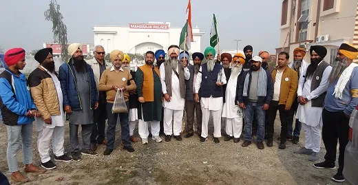 बाजपुर: एक मुट्ठी मिट्टी और पानी लेकर किसानों ने किया गाजीपुर बॉर्डर के लिए कूच