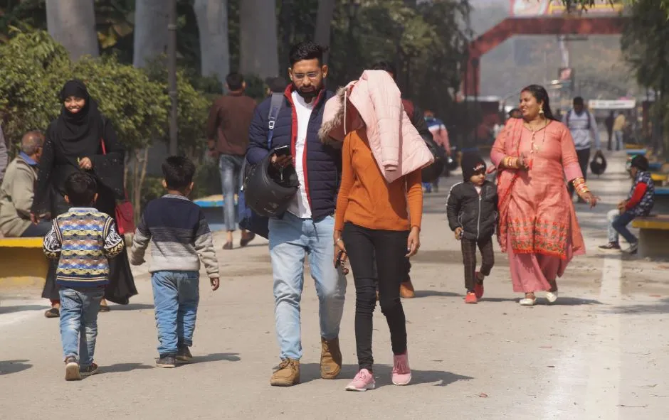 बरेली: वैलेंटाइन-डे- पुलिस के पहरे के बावजूद पार्क के अंदर घुसे विरोधी संगठन