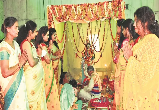 मुरादाबाद: वसंत पंचमी की धूम, पूजा अर्चना कर लोगों ने की सुख समृद्धि की कामना
