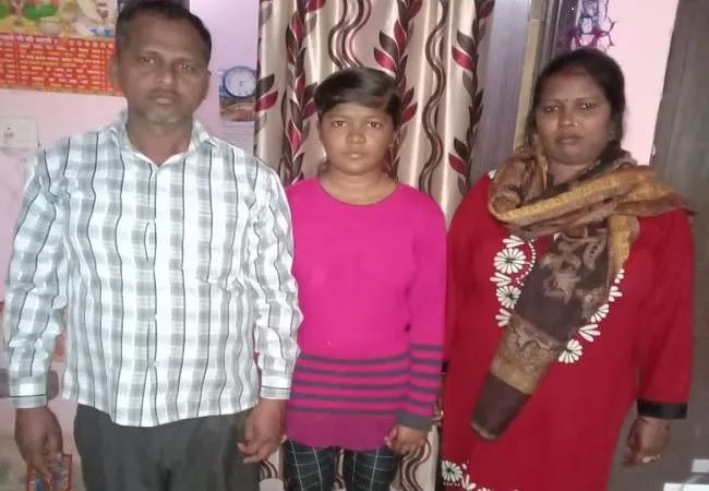 मुरादाबाद: पिता का सहारा बनने के लिए शुरू किया पेपर वितरण