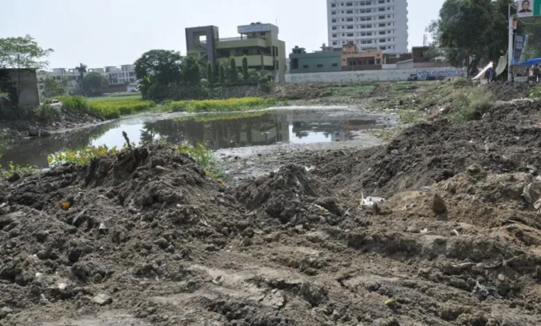 बरेली: डेलापीर तालाब- अवैध रूप से बेची भूमि की फिर पैमाइश
