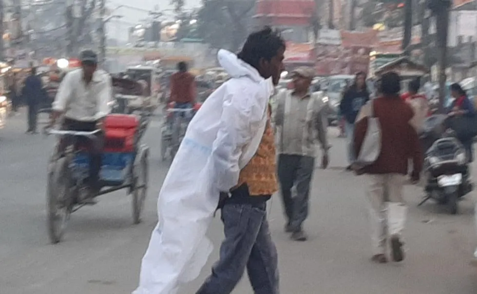 बरेली: मानसिक मंदित ने पीपीई किट पहनकर मचाया हंगामा