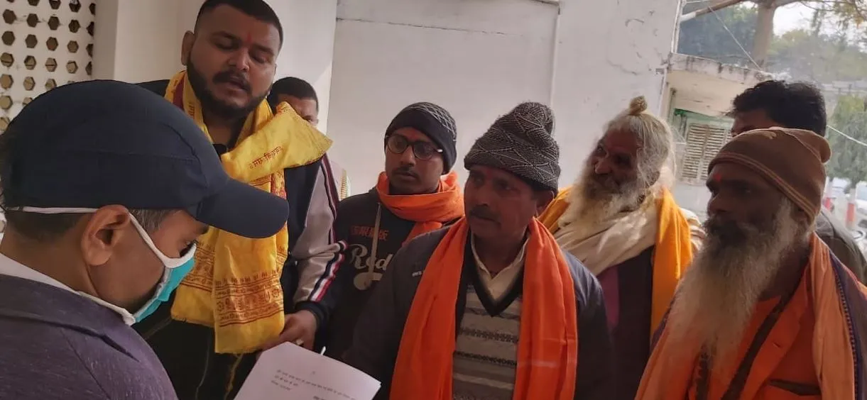 बरेली: चंद्रपुर बिचपुरी में नया विवाद छिड़ा, मंदिर निर्माण की मांग कर कलेक्ट्रेट पर किया प्रदर्शन