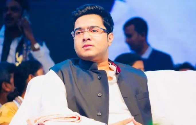 ममता बनर्जी के भतीजे अभिषेक के घर पहुंची सीबीआई, कोयला घोटाला केस में पत्नी को नोटिस