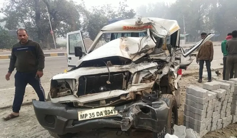 अयोध्या: खड़े ट्रक से टकराई एम्बुलेंस, एक की मौत, पांच गंभीर