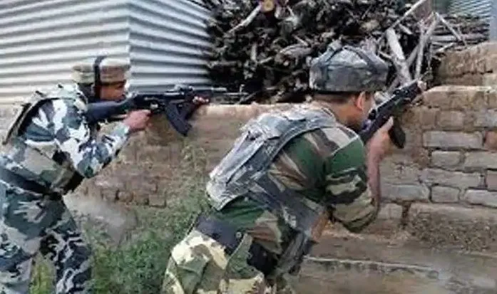 जम्मू कश्मीर: अनंतनाग में सुरक्षा बलों के साथ मुठभेड़ में दो आतंकी ढेर