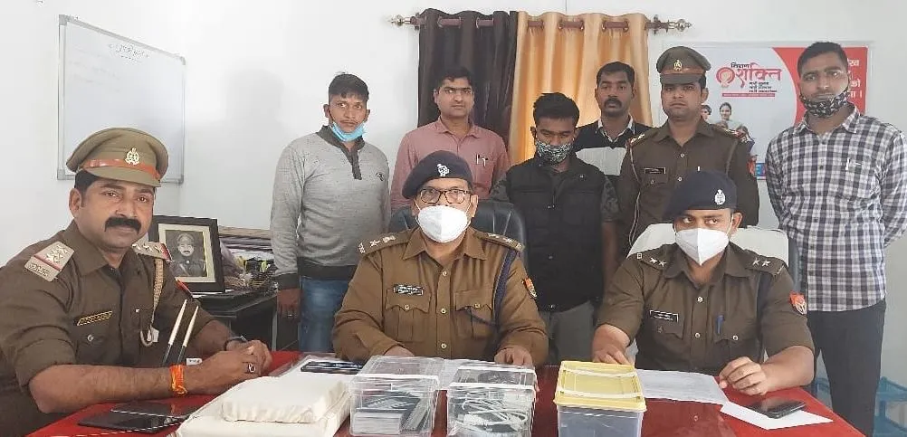 अयोध्या: एटीएम क्लोन कर बैंक उपभोक्ताओं को बनाता था अपना शिकार, पुलिस ने किया गिरफ्तार