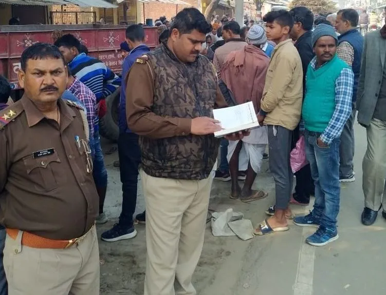 अयोध्या: ट्रैक्टर के पहिये से बिना हवा निकाले बना रहा था पंक्चर, फट गया टायर, मौत