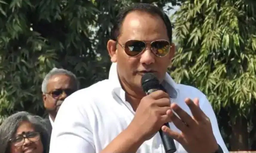 टेस्ट मैच में बल्लेबाजों के घुटने टेकने पर अजहर ने जताई निराशा, बताई सफलता की कुंजी