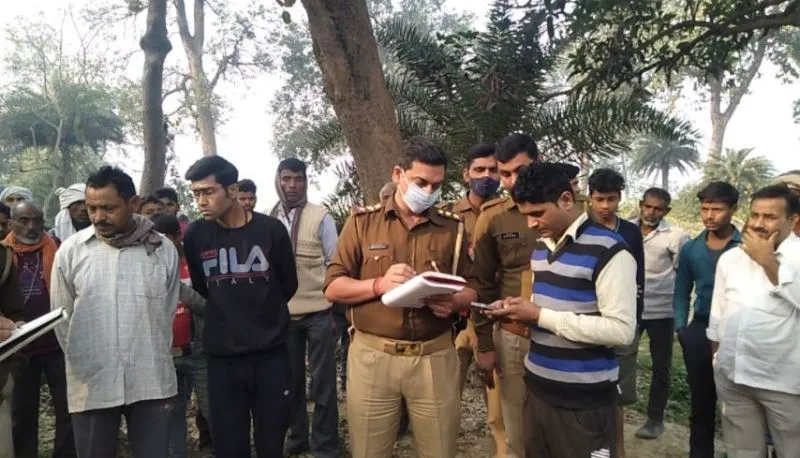बाराबंकी: होमगार्ड और युवक के फांसी के फंदे से लटके मिले शव