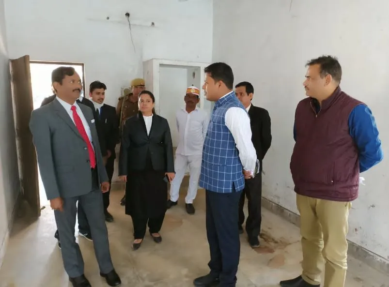 बाराबंकी: जिला जज ने किया ग्राम न्यायालय का निरीक्षण, मुकदमों के निस्तारण संबंधी जानकारी ली