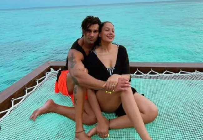 मालदीव में बिपाशा बसु पति करण सिंह ग्रोवर के साथ मना रहीं हैं छुट्टियां, शेयर की रोमांटिक तस्वीर